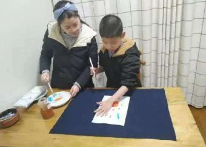 疫情下的普通家庭，疫情期间的家庭