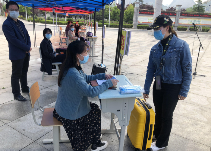 新冠疫情持续激增，新冠肺炎疫情加速了